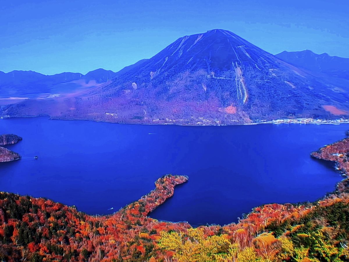 ０５　　中禅寺湖　と男体山　渡辺　　　　　　